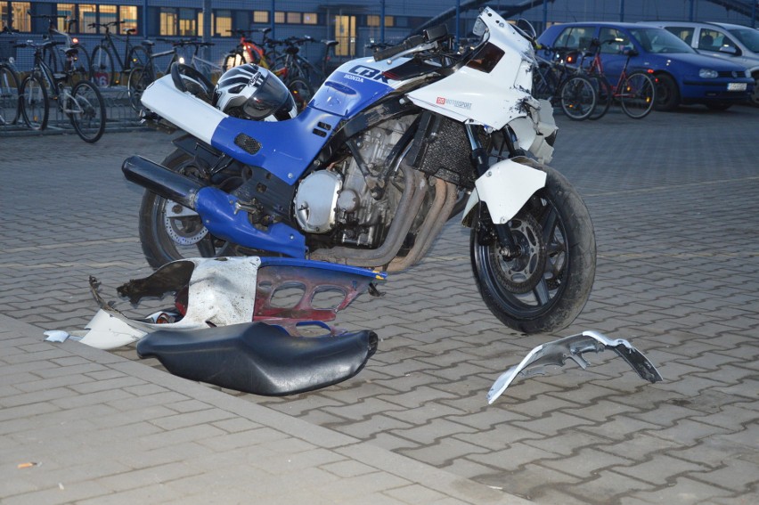 Wypadek motocyklisty w Bytowie. Mężczyzna trafił do...