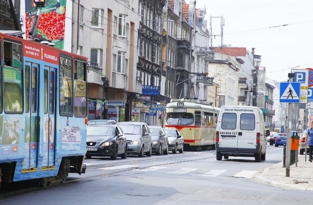 Radni obawiają się, że poznaniacy coraz częściej będą wybierać samochód zamiast tramwaju