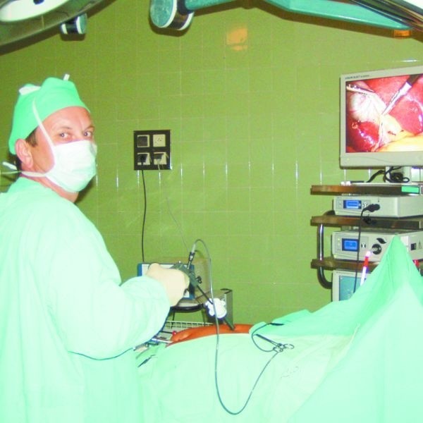 To świetny sprzęt - mówi o nowym laparoskopie chirurg Andrzej Popow