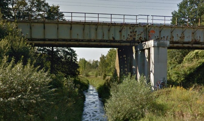 Warszowice: 78-latek spadł z wiaduktu do Pszczynki