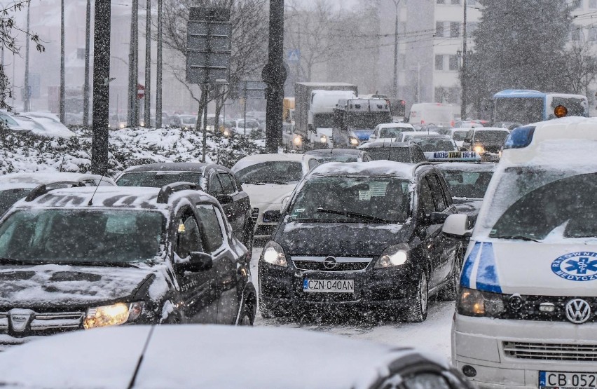 Miasto na bieżąco odśnieżało 17 solarek, ale z powodu...