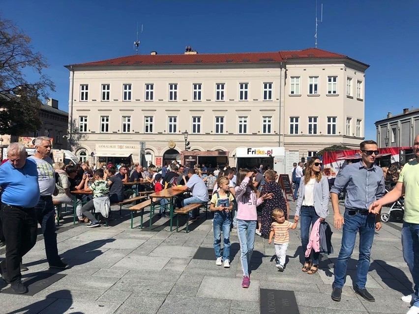 Dobre jedzenie przyciągało tłumy na wadowicki rynek