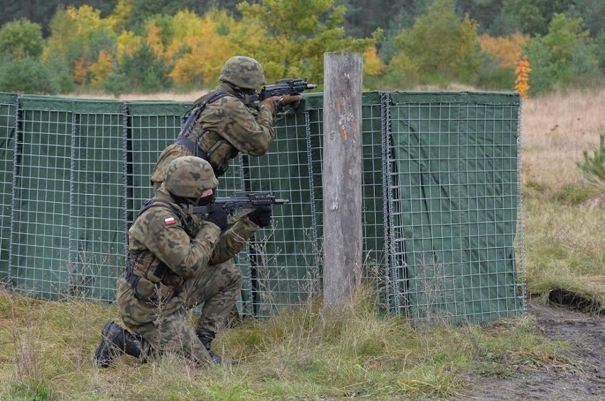 Strzelania muszą być prowadzone w przeznaczonym do tego...