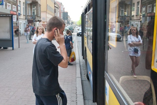 &#8211; Rozmowy telefoniczne w autobusach miejskich powinny być zakazane &#8211; twierdzi pani Kamila ze Słupska.