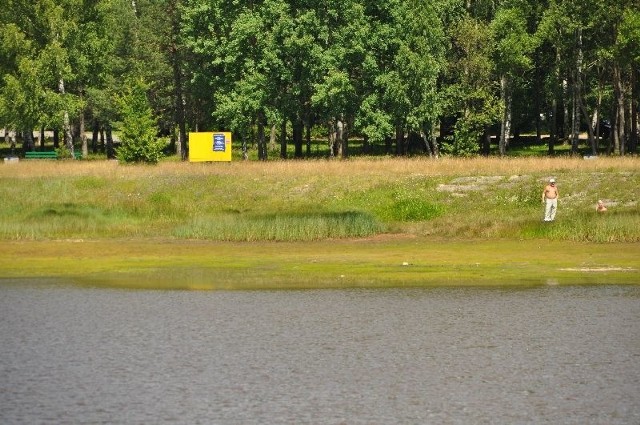 Po powodzi, która dotknęła Skarżysko na początku czerwca zalew Bernatka nie jest do końca wypełniony, czeka na odbudowę. Taki stan rzeczy negatywnie wpływa też na liczbę odpoczywających w tym miejscu.