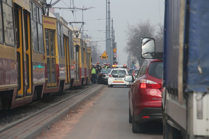 Wypadek na Kościuszki. Kierowca audi uderzył w tramwaj [ZDJĘCIA]