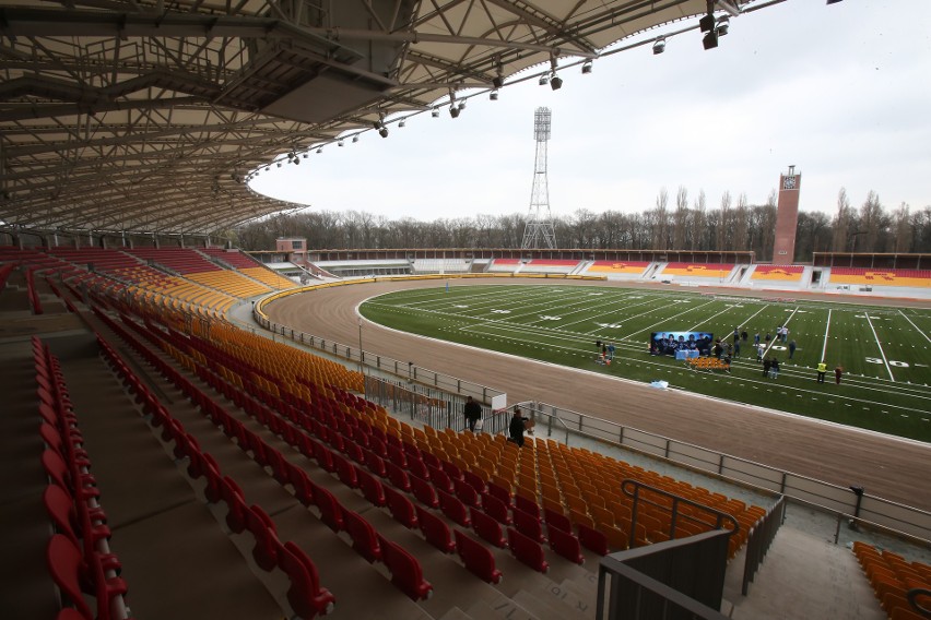 Stadion Olimpijski Wrocław. Pierwszy mecz Panthers. Panthers...