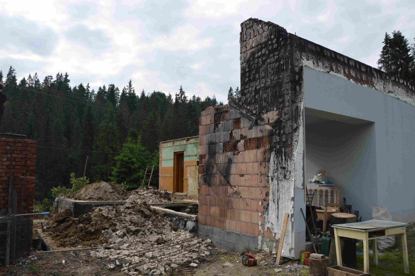 Podhale. Rodzina z Gliczarowa straciła dom w pożarze. Chcą się odbudować [ZDJĘCIA]
