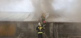 Pożar w zakładzie produkującym elementy ogrodzeniowe w Wolicy. Z ogniem walczyło 12 zastępów strażackich