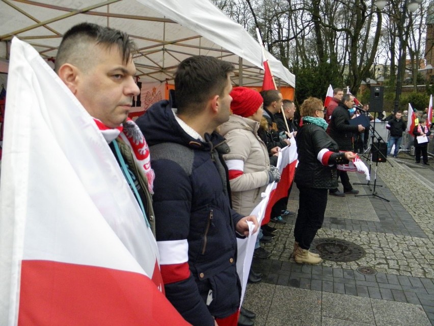 Olecko. Wielki protest w centrum miasta. Nie chcą uchodźców (zdjęcia)