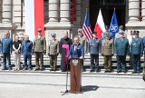 Uroczysty apel rozpoczął Dzień Weterana na Wałach Chrobrego w Szczecinie