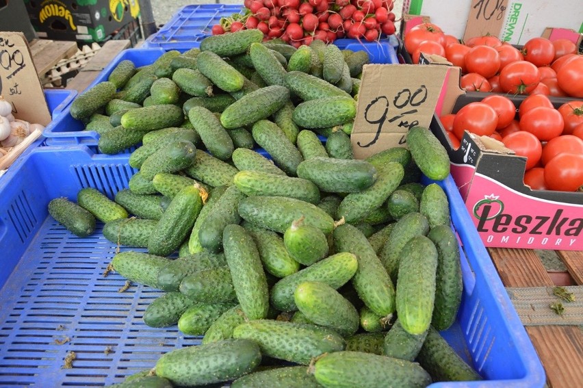 Ceny owoców i warzyw na targu w Stalowej Woli w piątek 14 października. Ile kosztują gruszki, śliwki i jabłka? Zobacz zdjęcia 