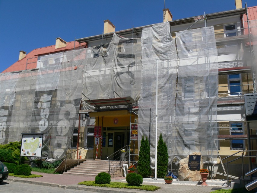 Trwa termomodernizacja budynku Urzędu Gminy w Samborcu.