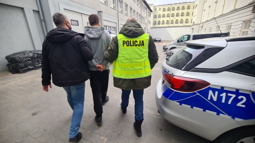 Gdańscy policjanci zatrzymali kilkunastu pseudokibiców. Mają związek z dewastacją stadionu Arki Gdynia