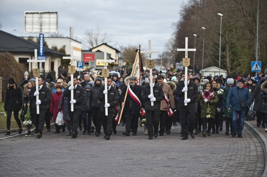 Pogrzeb nastolatek w Koszalinie. Ostatnia droga Amelii,...