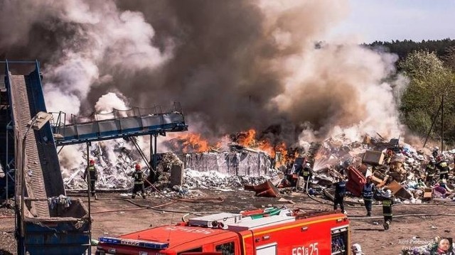 W zeszłym roku w przeciągu czterech miesięcy miały miejsce 62 pożary wysypisk i składowisk odpadów, m. in w Łaszewie w Wielkopolsce. Zdaniem rządu część była spowodowana działaniem mafii śmieciowej