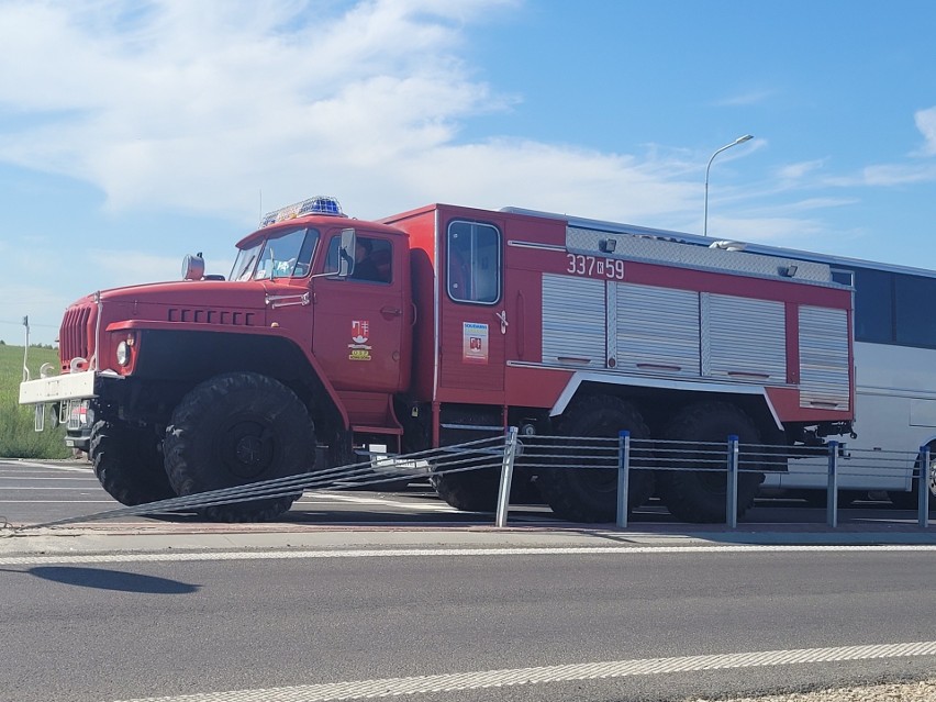 Przekazanie samochodu strażackiego z OSP Nowa Góra do...