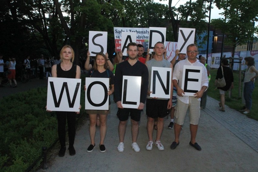 10 tysięcy osób protestowało we Wrocławiu w obronie sądów