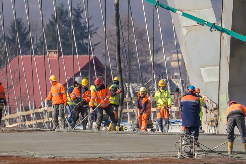 Nowy Sącz. Betonowanie mostu heleńskiego prawie zakończone [ZDJĘCIA]