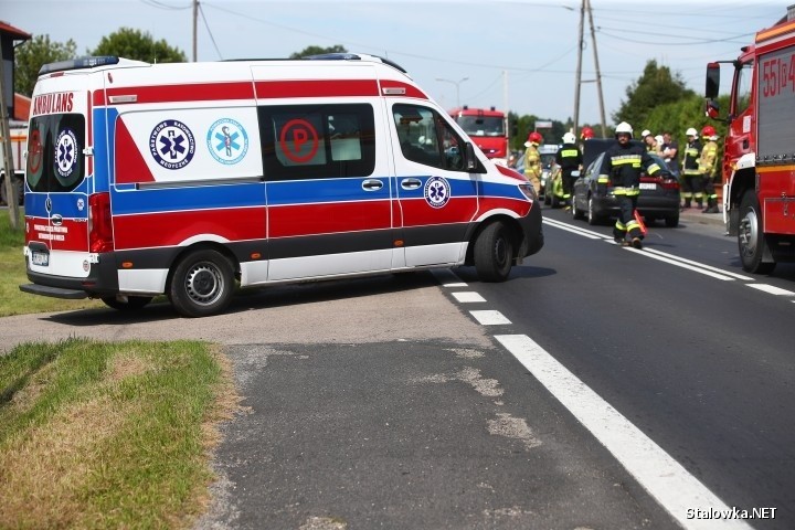 Wypadek na drodze krajowej 77 w Turbi. Zderzyły się chevrolet i seat (ZDJĘCIA)