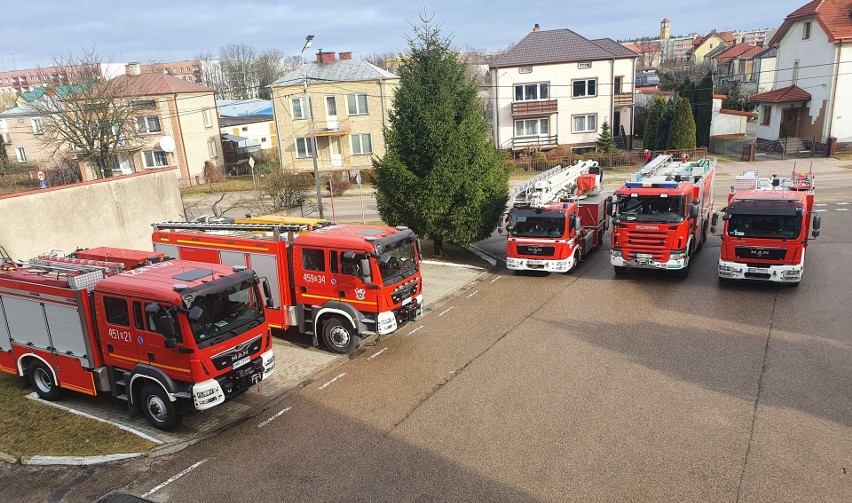 Uroczyste przekazanie samochodów pożarniczych strażakom z powiatu monieckiego (zdjęcia)
