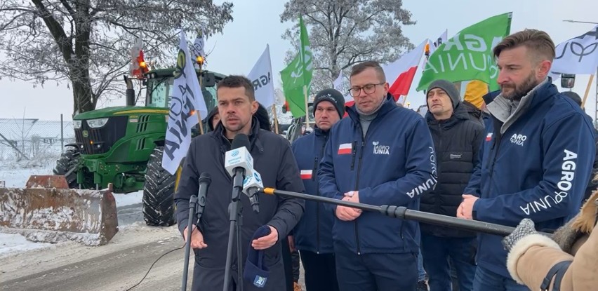 Grajewo. Rolnicy z AGROunii protestują pod skupem zbóż. Sprzeciwiają się niekontrolowanemu importowi zboża z Ukrainy