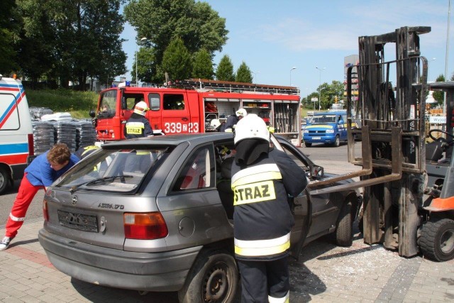 Ćwiczenia przed Castoramą w Koszalinie.