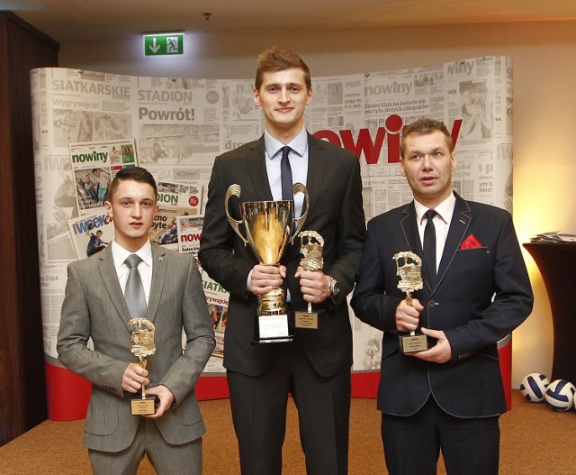 Rok temu, w 55. plebiscycie, sportowcem roku został siatkarz Piotr Nowakowski (w środku), trenerem roku Janusz Ślączka (z prawej) a talentem - skoczek narciarski Adam Ruda.