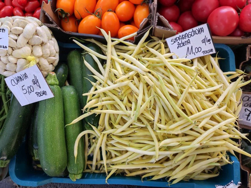 Ile kosztują owoce i warzywa? Zobacz aktualne ceny [RAPORT Z RESZOWSKICH TARGOWISK]