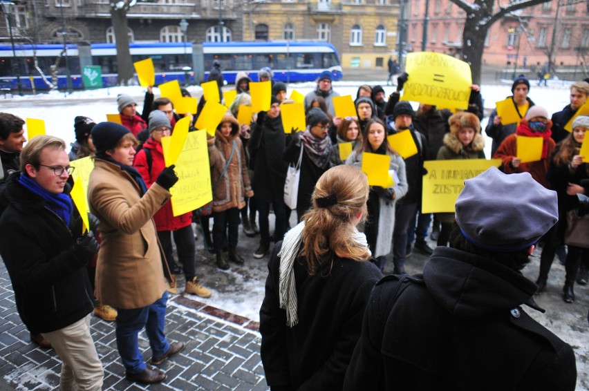 Kraków. Studenci UJ pokazali żółtą kartkę ministrowi Gowinowi