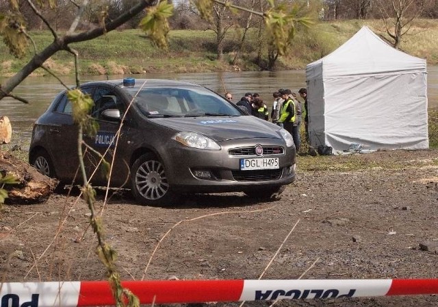 Tuż po odkryciu płodu, prokurator dokonał wstępnych oględzin na miejscu