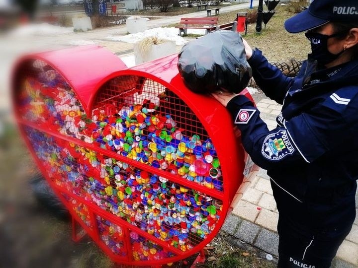 Hajnowscy policjanci nakręcili się na pomaganie Kubusiowi. Chłopczyk cierpi na rdzeniowy zanim mięśni (zdjęcia)