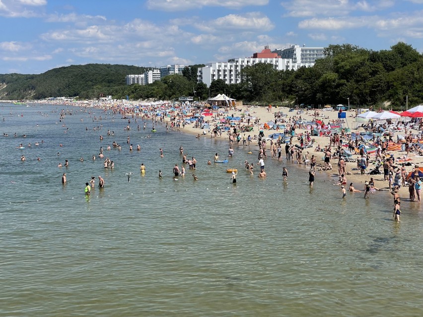 W Międzyzdrojach tłumy, gwiazdy i celebryci. Festiwal Gwiazd i piękna pogoda przyciągnęły turystów [ZDJĘCIA]