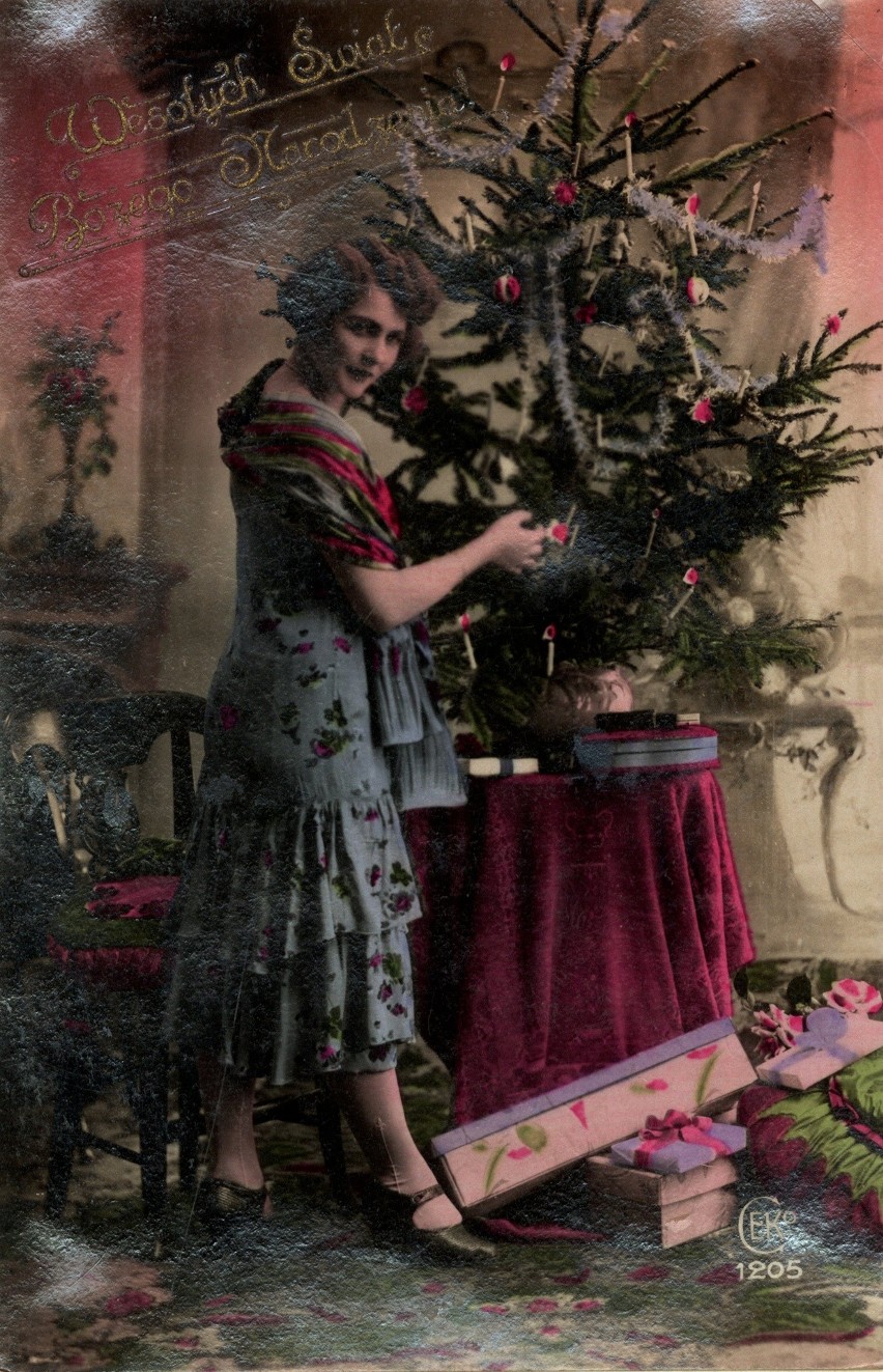 Bez choinki nie ma prawdziwych świąt. Niezwykłe świąteczne drzewko na starych pocztówkach 