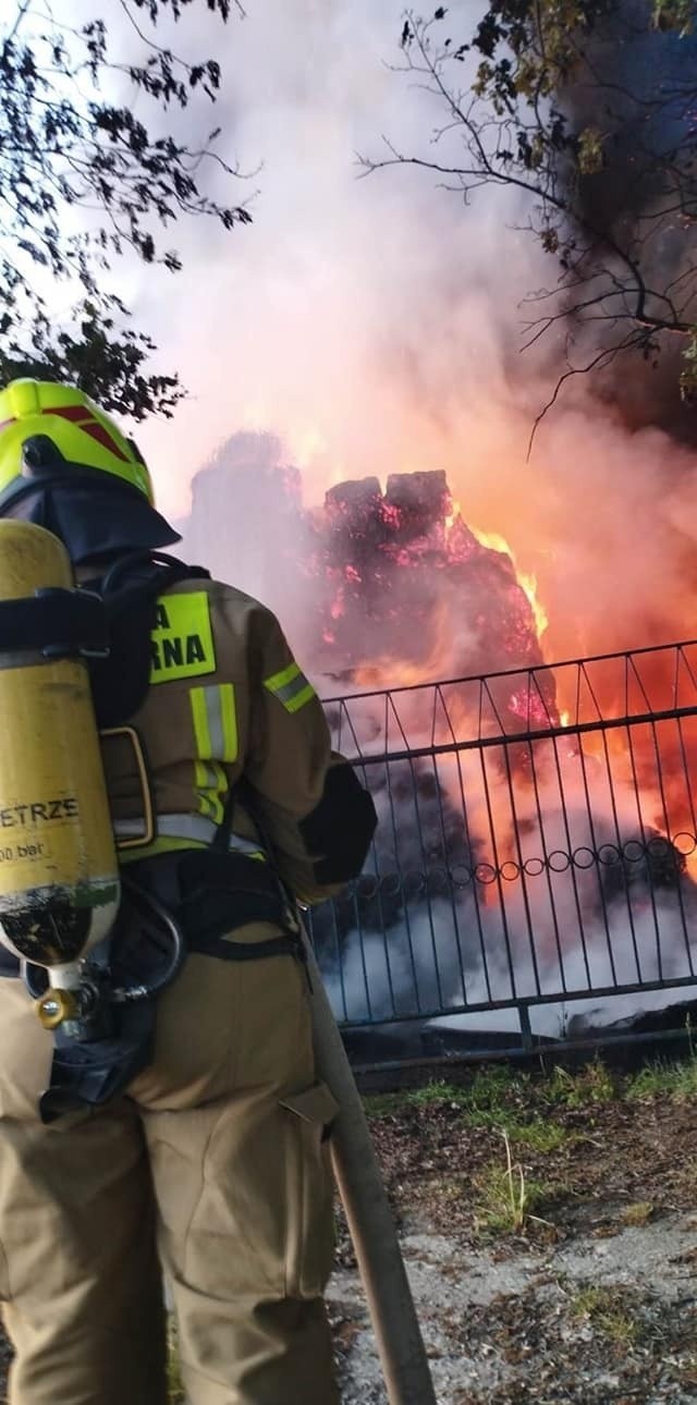 Do gaszenia pożaru słomy w Cichoradzu zaangażowano wszystkie...