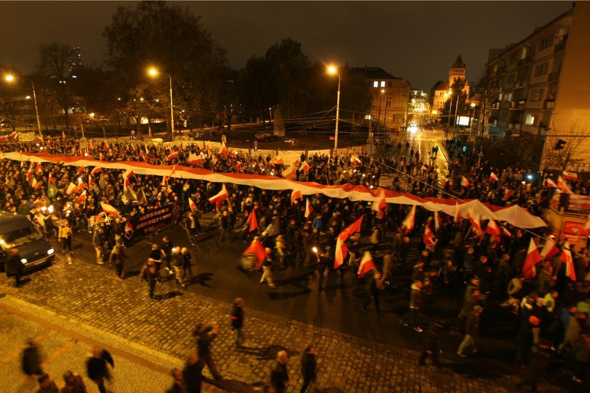 W marszu narodowców we Wrocławiu uczestniczyło ok. 8 tys....