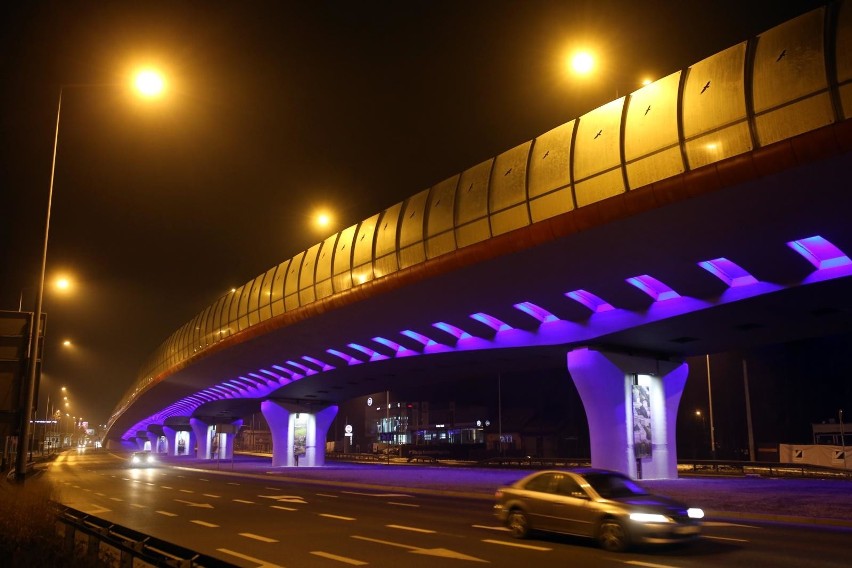 Estakada nad rondem ma 426 metrów długości (dla porównania...