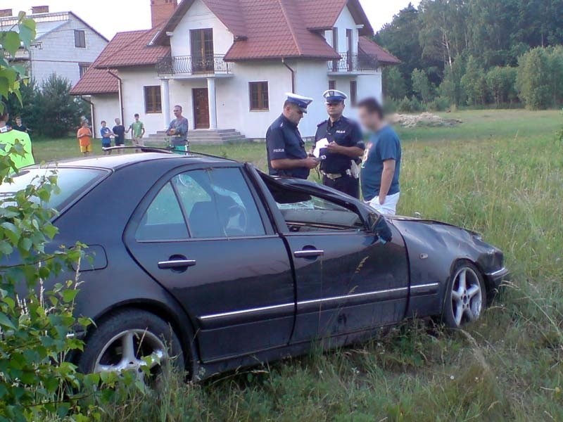 Dachowanie mercedesa w Laszczynach...