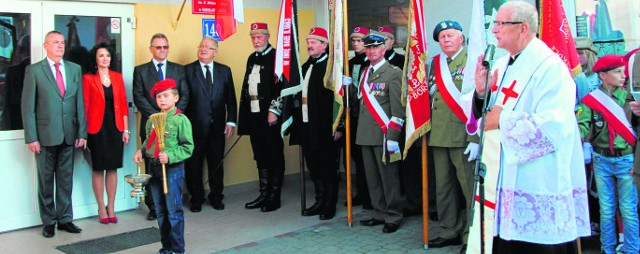 Tablicę pamiątkową kapitana  Andrzeja Brzuchala-Sikorskiego, kapelmistrza I Brygady Legionów, poświęcił  dziekan Marek Podyma.