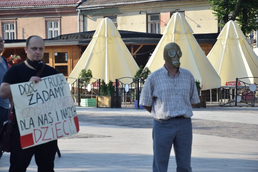 Około stu skawinian protestowało przeciw zatruwaniu...