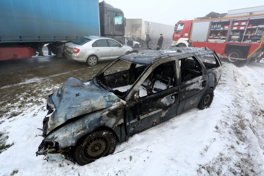 Karambol na autostradzie A1 pod Piotrkowem