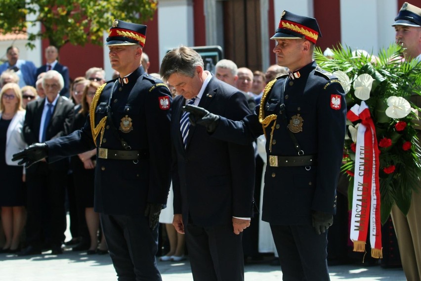 Marszałek Kuchciński wpłaci na cel charytatywny za "rodzinne" loty rządowym samolotem