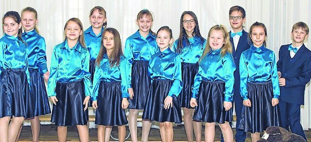 Najmłodsza grupa Zespołu Fermata w wieku 8-12 lat z radością śpiewa utwory ze znanych bajek