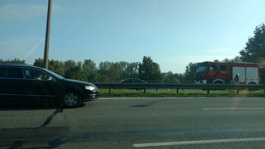 Zderzenie trzech samochodów na Roździeńskiego w Katowicach. Utworzył się ogromny korek