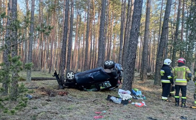 Na drodze krajowej nr 21, niedaleko Trzebielina, doszło do kolizji. Dachował samochód osobowy.