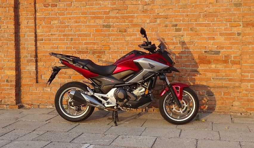 Honda NC750X to motocykl, który dobrze wygląda i dobrze...