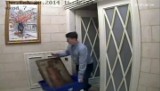 Tak pakował się przed ucieczką Wiktor Janukowycz - zdjęcia z monitoringu [wideo]