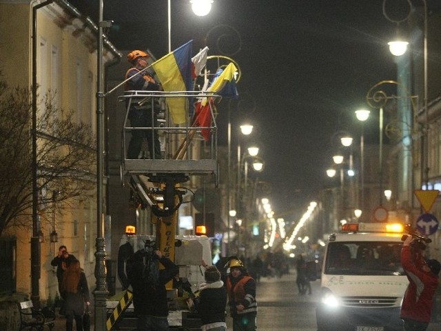 Wieszaniu flag Ukrainy na kieleckiej "Sienkiewce&#8221;.