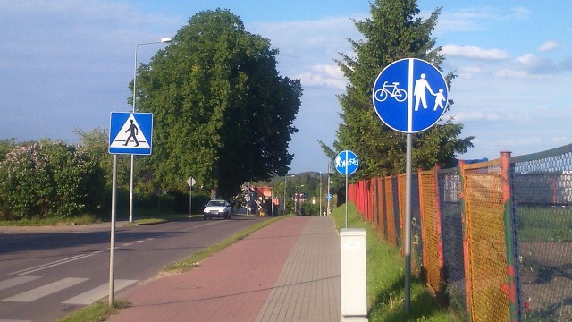 W Miastku przy niektórych ulicach znaki wprowadzają w błąd. Tak jest np. przy ulicy Kaszubskiej - chodzi o pieszych i rowerzystów. 
