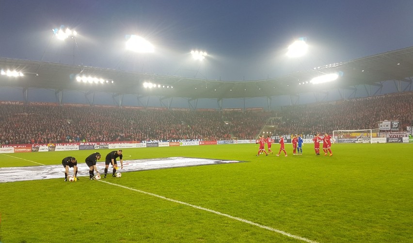 Widzew Sokół - po ciężkim meczu Widzew wygrał z Sokołem 2:1